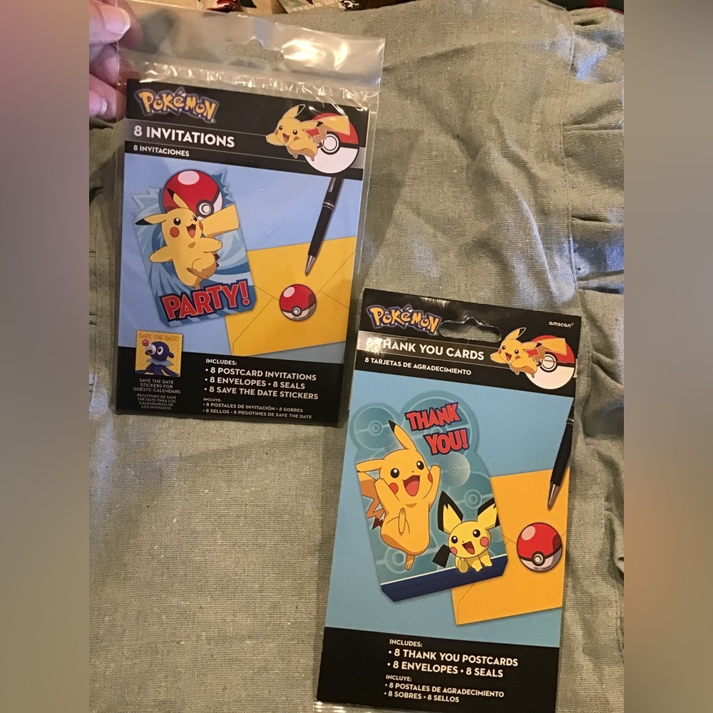 Pokemon & pikachu 8 invitations & 8 thank you cards -New